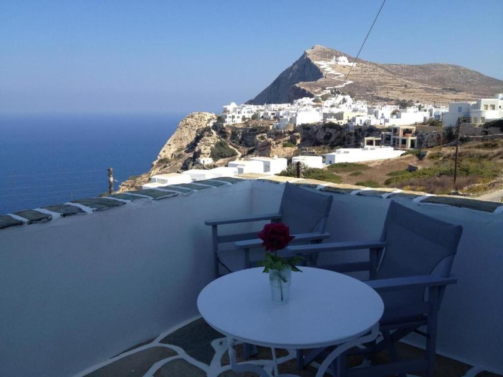 Kifines Suites Folegandros Town Bagian luar foto